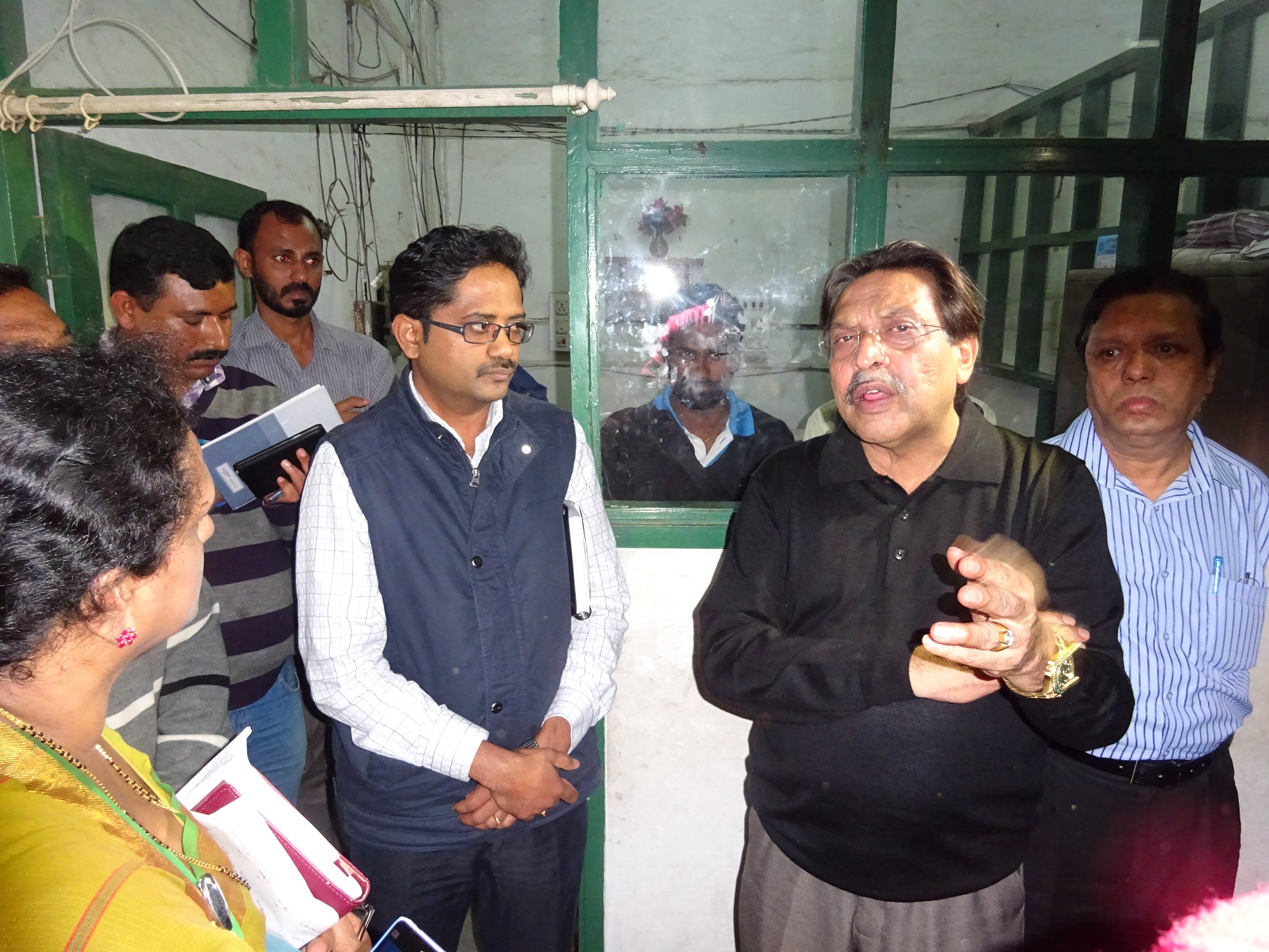 ‘ಅಧಿಕಾರಿಗಳು ಅರ್ಜಿದಾರರಿಗೆ ನಗುಮುಖದ ಸೇವೆ ನೀಡಿ’